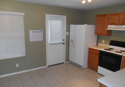 Building Photo - Rivermist Subdivision 3/2/2 Plus Study/Flexroom!