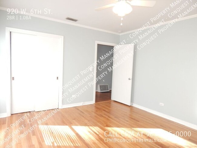 Building Photo - 920 W 6th St