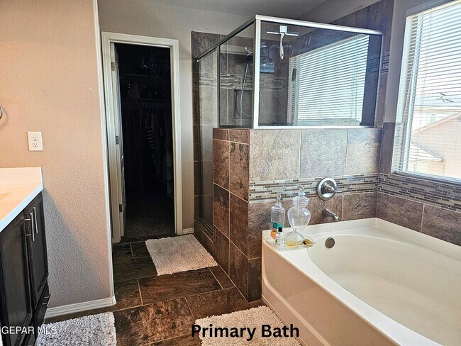 Building Photo - 14446 Jasmin Maribel Dr