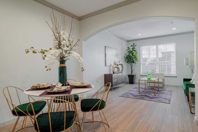 Building Photo - Move In Now & Enjoy 1 Month FREE!