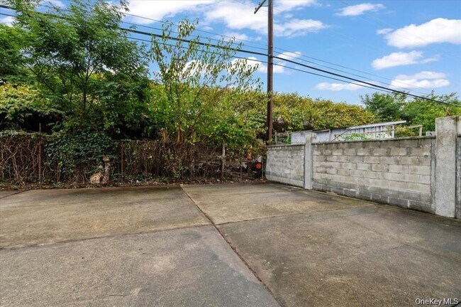 Building Photo - 114-27 Bedell St