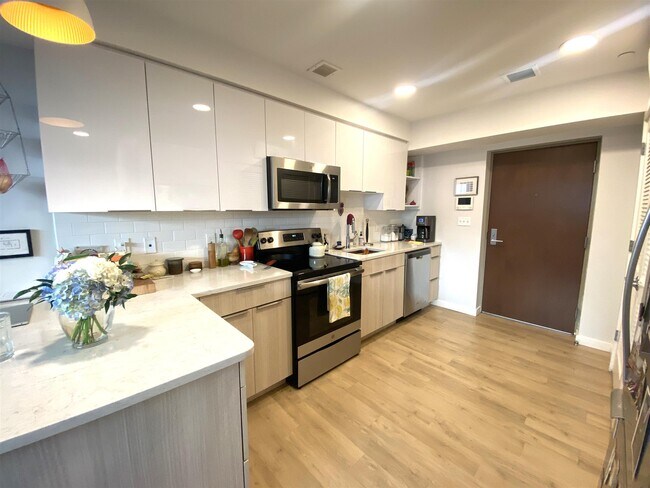 Building Photo - 9 Soden St