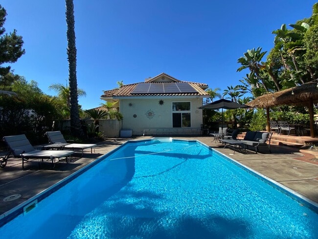 Primary Photo - Stunning 4 bedroom Home with a Pool locate...