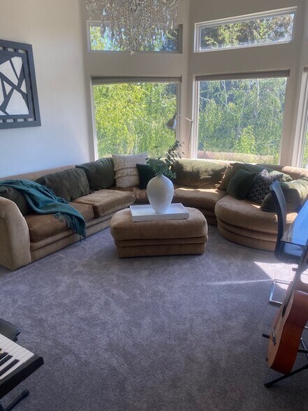 Family Room - 165 Ramona Rd