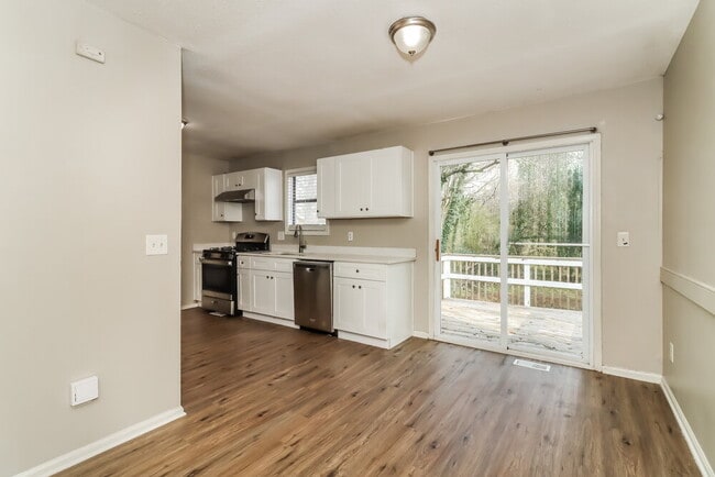 Building Photo - 5461 Austell Rd