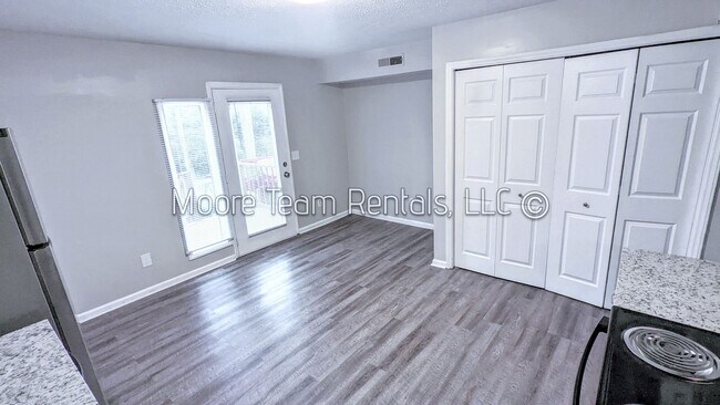 Building Photo - 2188 Howard Gap Rd