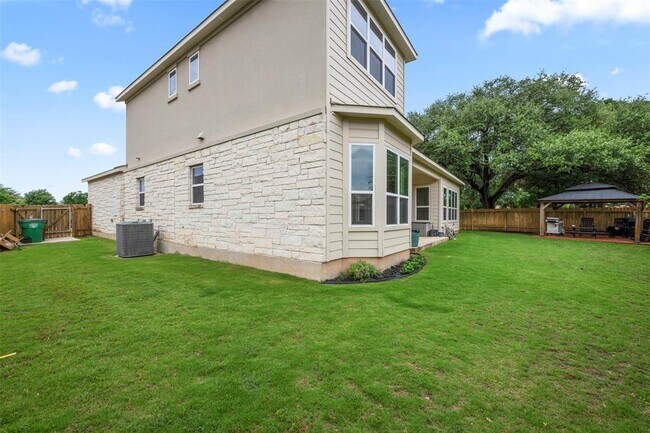 Building Photo - 3917 Tavarez St