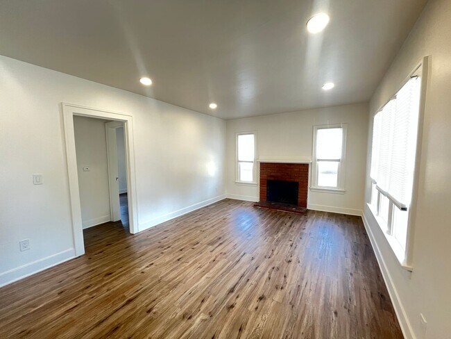 Building Photo - 644 Mountain View St