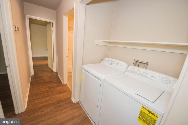 Building Photo - 803 College Ln