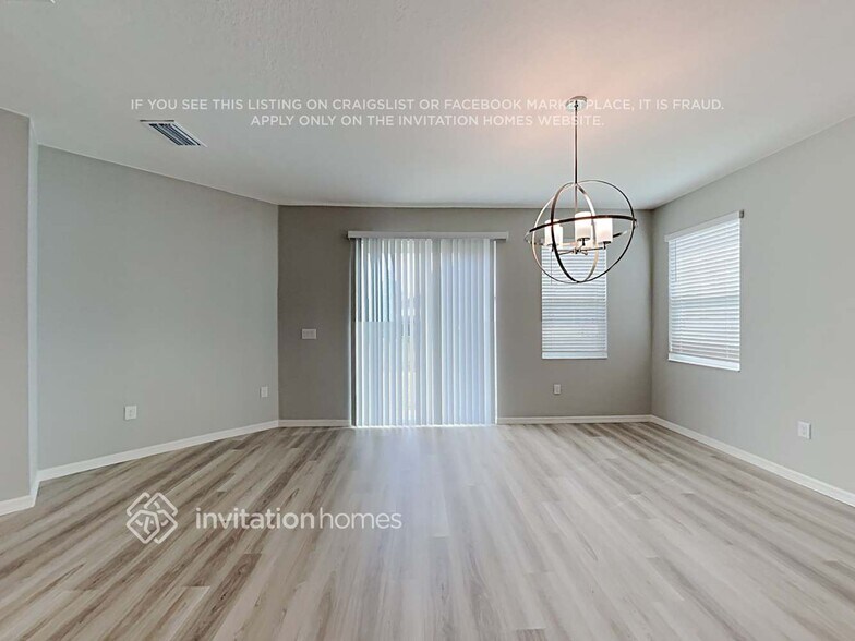 Building Photo - 613 Valri Park Dr