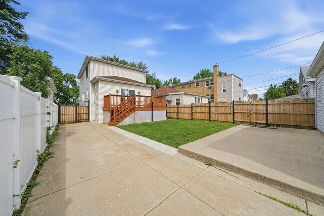 Building Photo - 2231 N 75th Ave