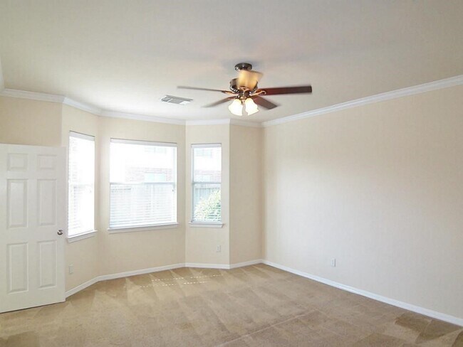 Building Photo - 17207 Mossbriar Ln