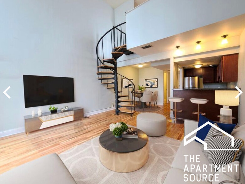 Building Photo - 1223 N La Salle Dr