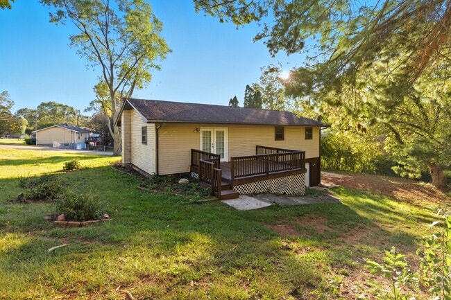 Building Photo - 7800 Temple Acres Dr