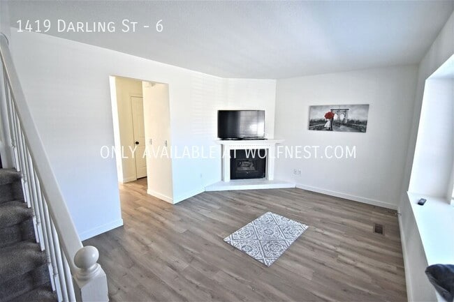 Building Photo - Stunning 3 Bed Ogden Townhome! No Deposit ...