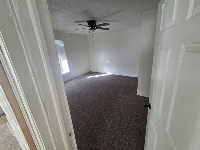 Building Photo - 616 10th St