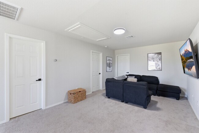 Building Photo - 8027 Dauntless Dr