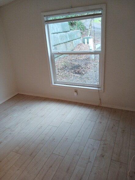 Building Photo - 299 Fallert Rd