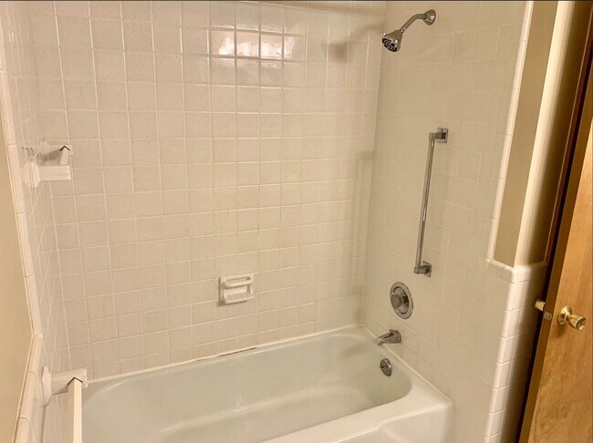 Building Photo - Indian Village Apartments - 1 bed 1 bath g...