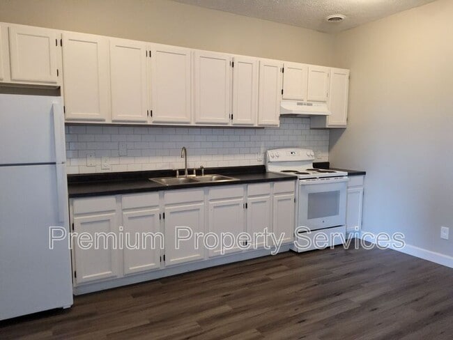 Building Photo - 2208 8th St