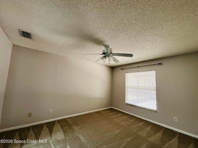 Building Photo - 829 Honeysuckle Dr