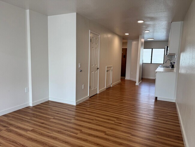 Building Photo - 98-660 Moanalua Loop 285