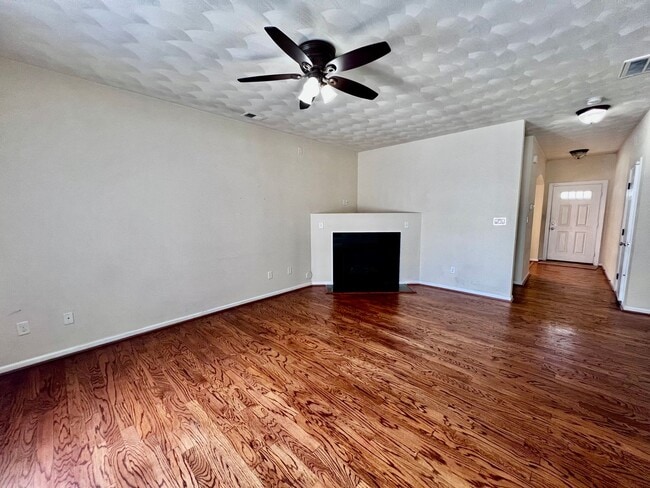 Building Photo - 3 bedroom home in sought after Whitaker Place, Virginia Beach