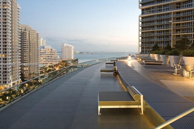 Building Photo - 475 Brickell Ave