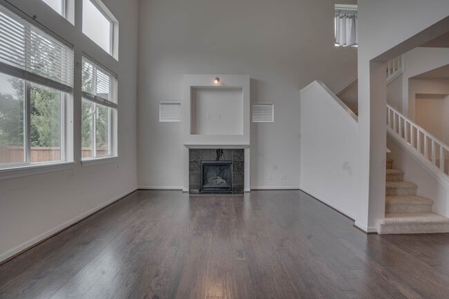 Building Photo - 3 Bed/ 2.5 Bath, Two-Story Home in North C...