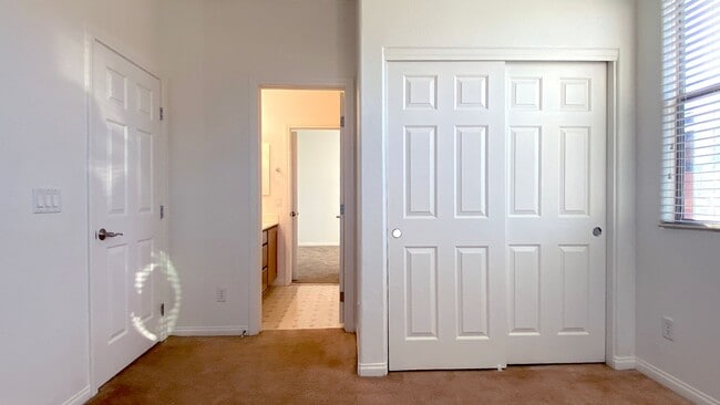 Building Photo - Great single story home 4 beds 3 baths in ...