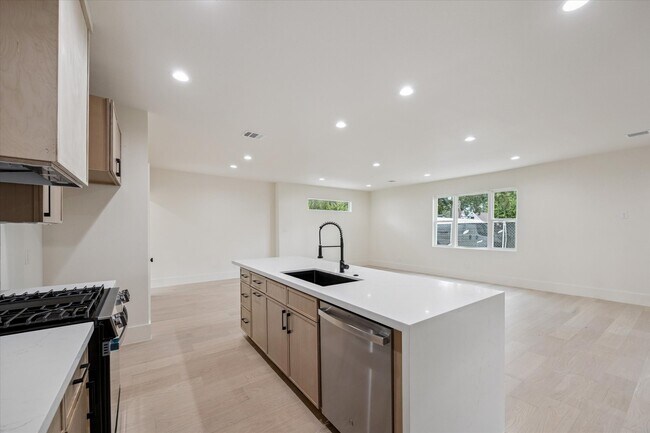 Building Photo - 3709 Brookwoods Dr