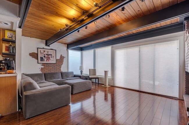 Building Photo - 220 Belmont Rd