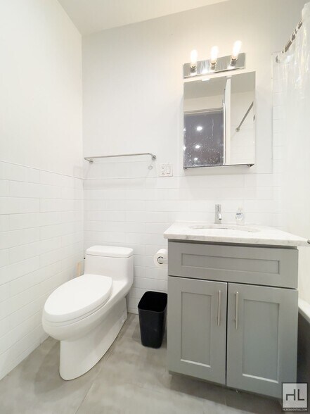 Building Photo - Renovated 2-Bedroom with Private Backyard + 1,500 Sq Ft Recreation Space | Fort Greene