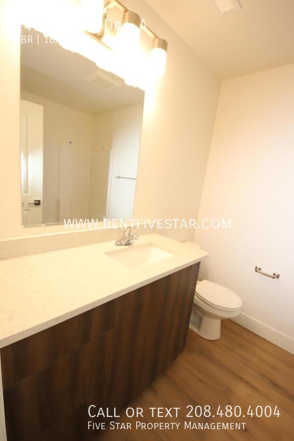 Building Photo - 2463 Gathe Dr