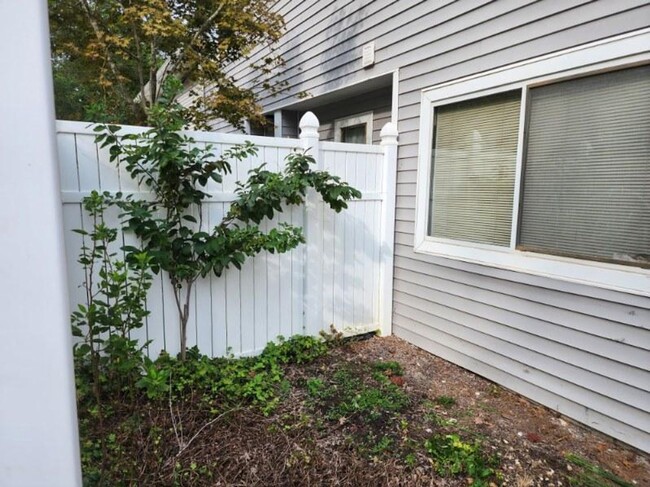 Building Photo - Townhome in Midtown Raleigh