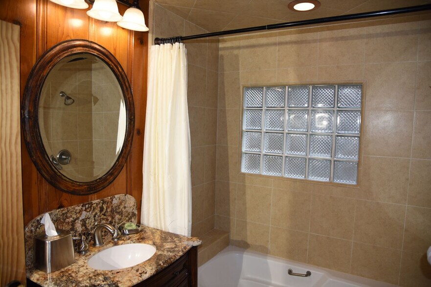 Building Photo - 2586 Deer Ln