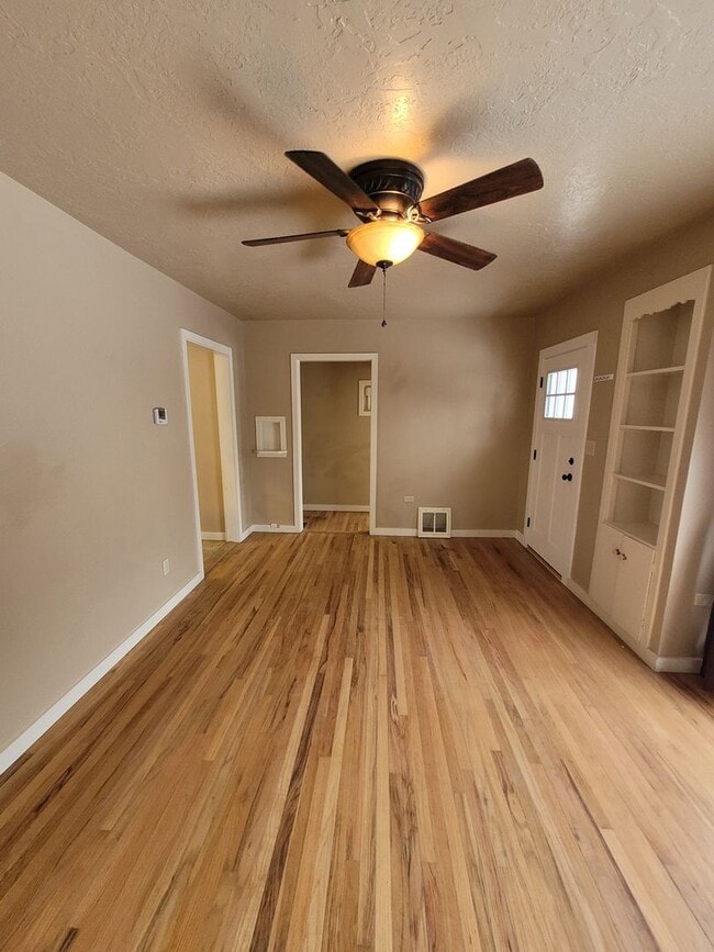 Building Photo - 305 S Meridian Rd