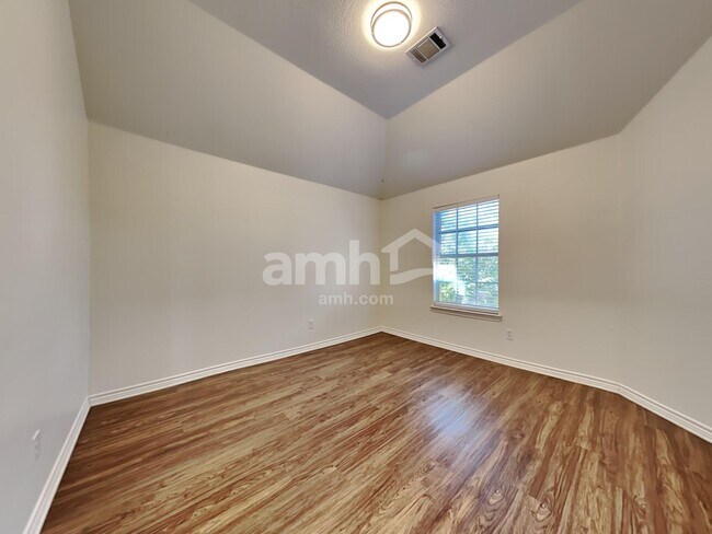 Building Photo - 222 Paradise Way