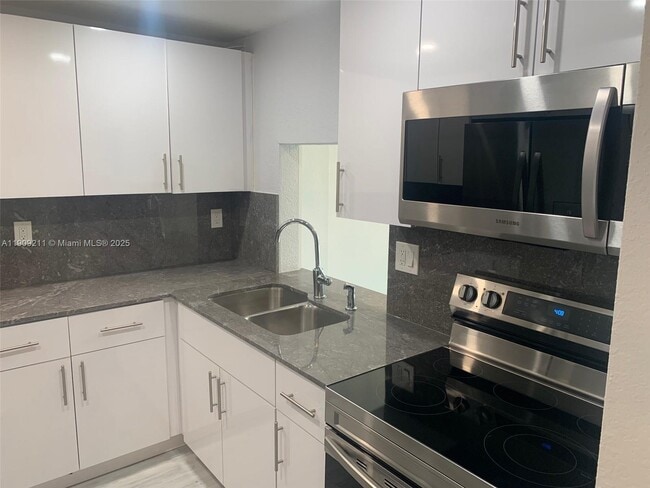 Primary Photo - 16751 NE 9th Ave