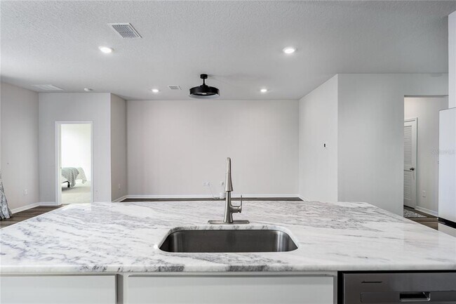Building Photo - 10622 Eustis Dr