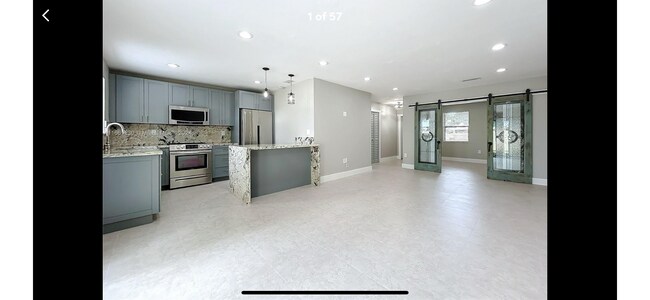 Building Photo - 13804 Kendale Lakes Dr