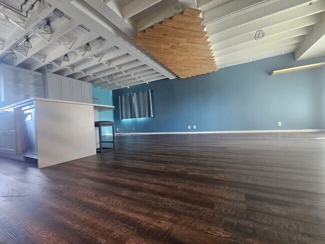 Building Photo - 1567 W Jefferson Blvd