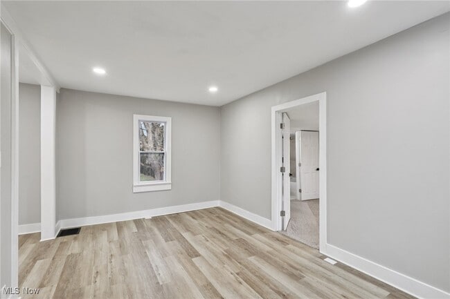 Building Photo - 133 N Pearl St