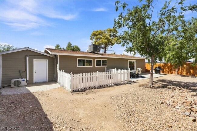 Building Photo - 609 Sierra Ln