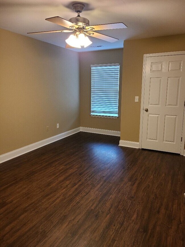 Building Photo - 8 Westwillow Dr NW