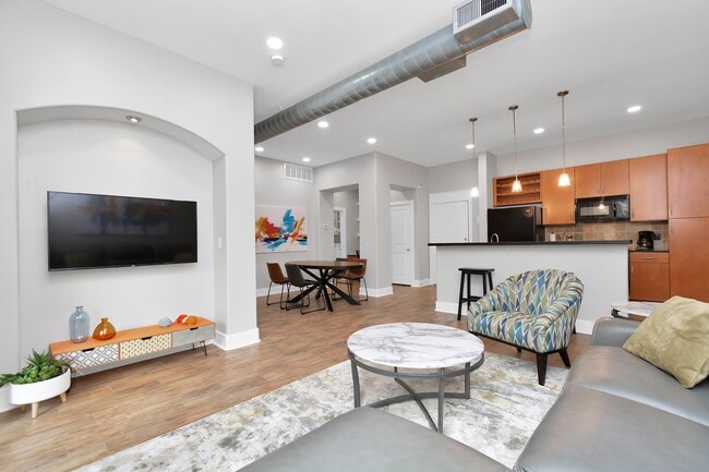 Building Photo - 1901 Post Oak Blvd