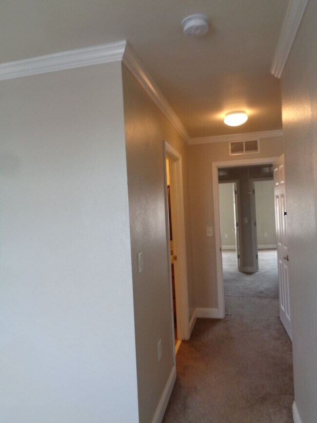 Building Photo - Great Location / Close to Hwy 85 & I-10