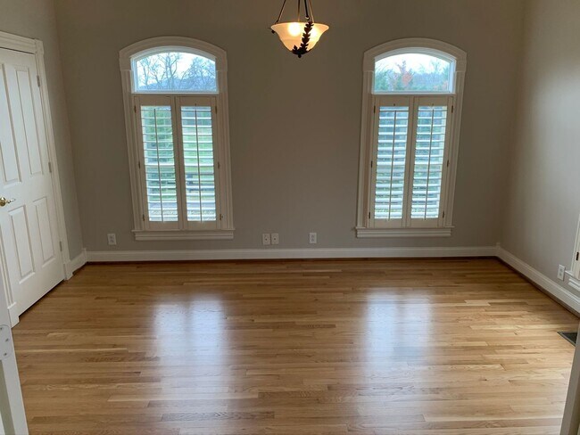 Building Photo - 5000 Square Feet on 7 Acres in Heart of Franklin