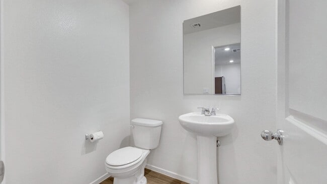 Building Photo - Gorgeous 3 bedroom townhome with attached ...