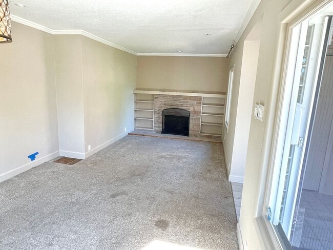 Building Photo - Woodstock area, 1 bedroom, 1 bath with finished basement